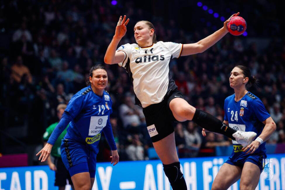    Нике Кюне заходит на бросок