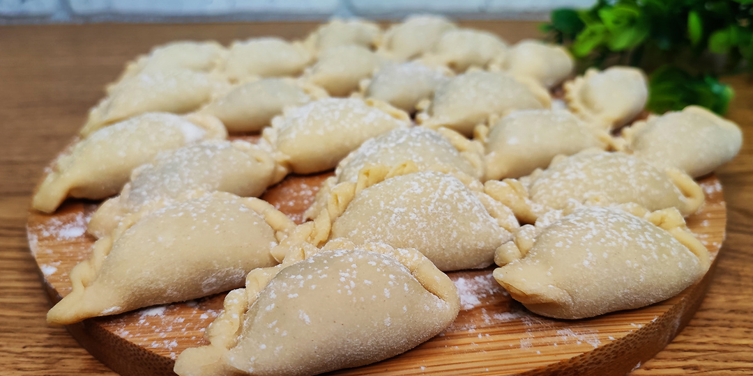 Родственница с Урала научила готовить вареники с сырым картофелем и салом. Простое, бюджетное и очень вкусное блюдо