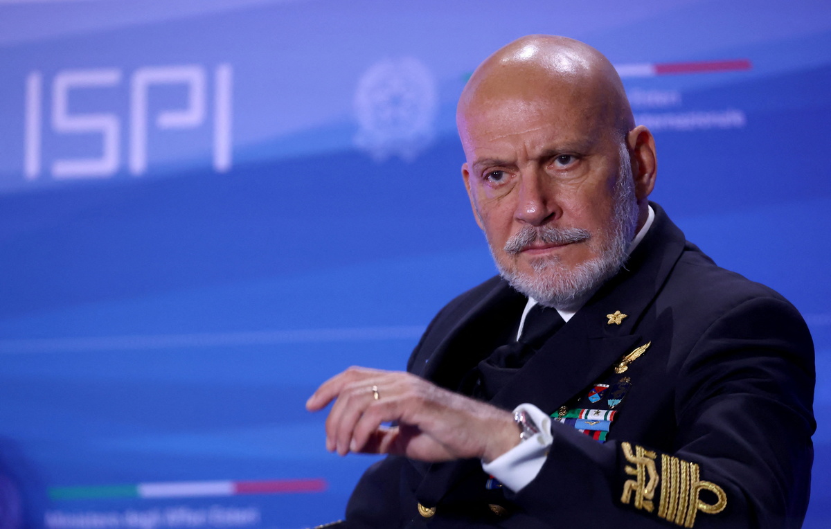    Глава Военного комитета НАТО Джузеппе Каво Драгоне  REUTERS/Ciro De Luca