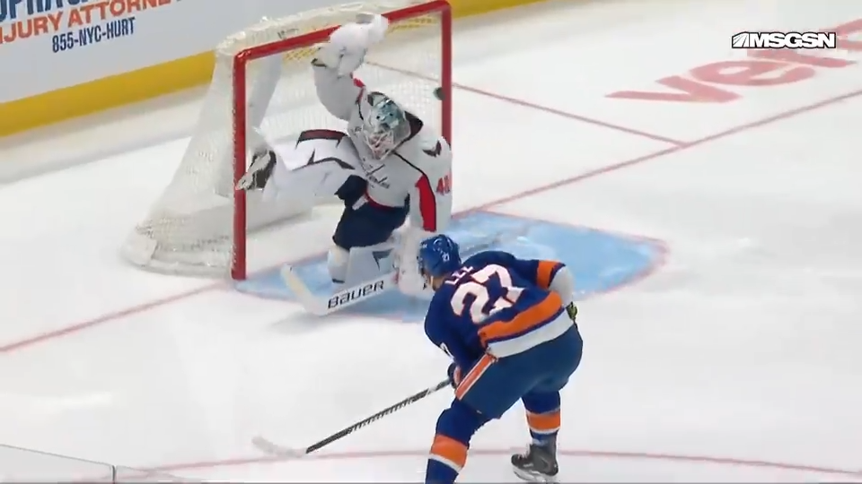 Логан Томпсон спасает ворота "Вашингтона". фото: яндекс.