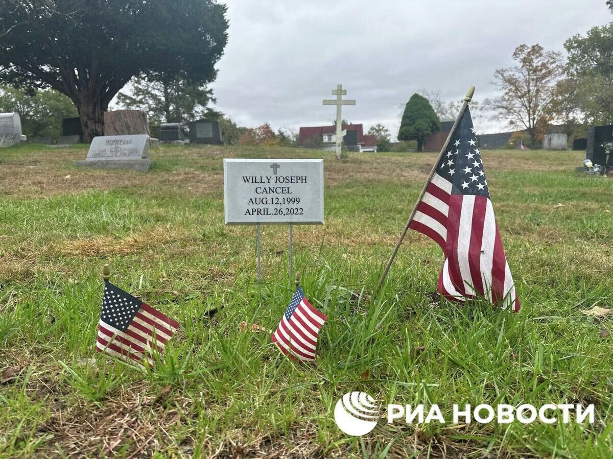    Пустая могила американского наемника, воевавшего на Украине© РИА Новости