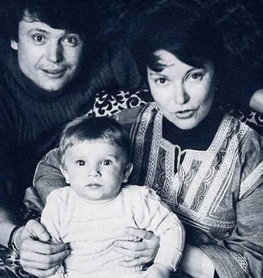 Борис Токарев с женой и сыном