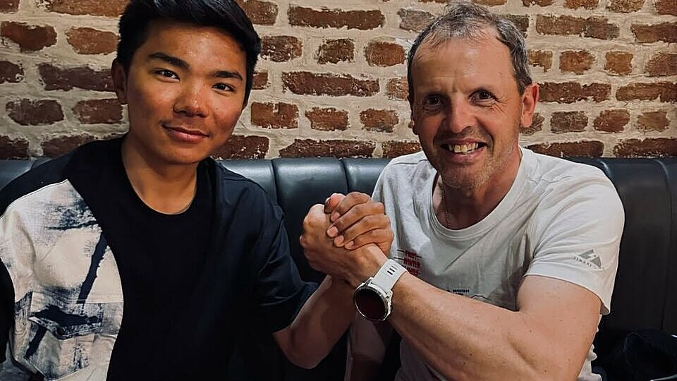 Симоне Моро и Нима Ринджи Шерпа снова попытаются совершить зимнее восхождение на Манаслу в альпийском стиле