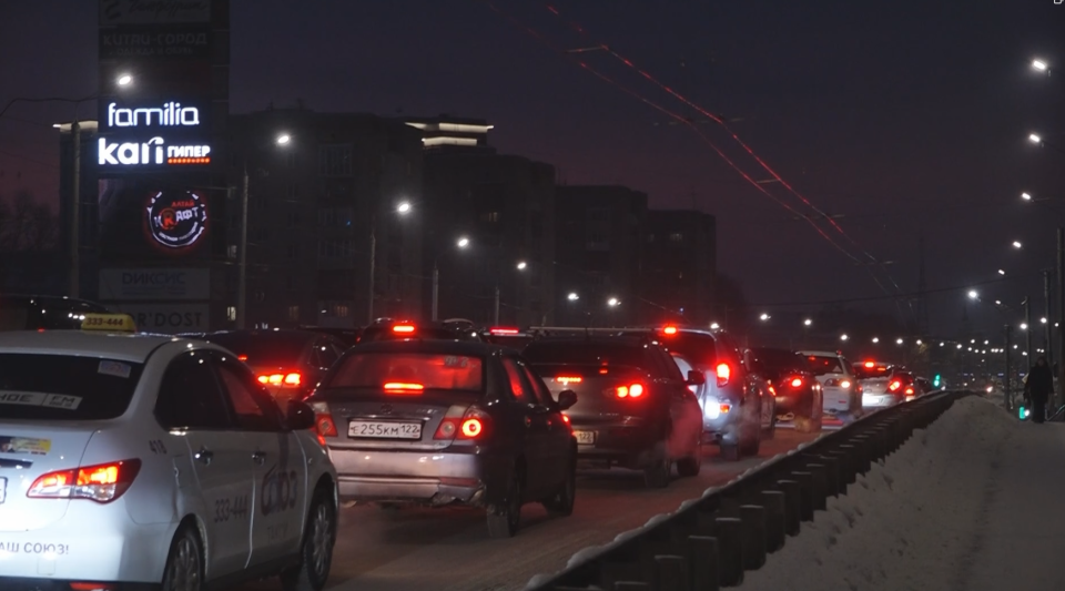    Пробки. Новый мост. Источник: Толк