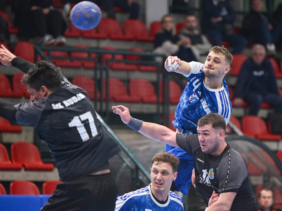    Игорь Белявский в атаке