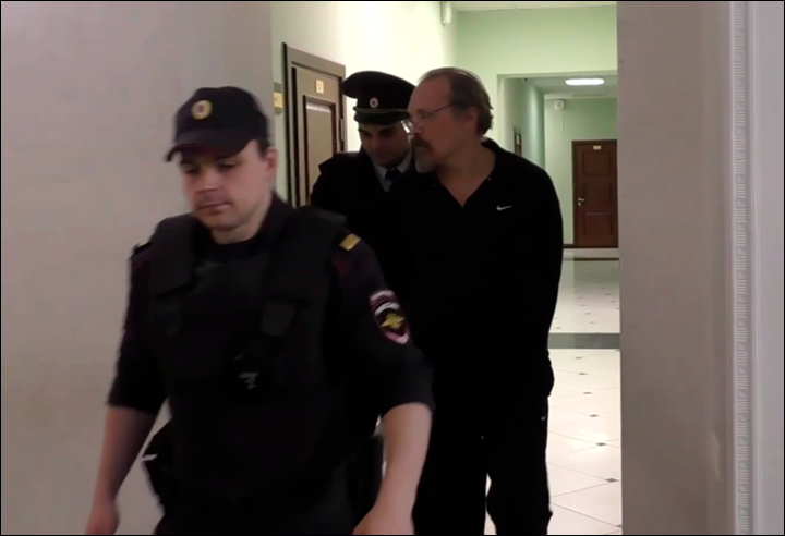    Андрей Верьянов* в прошлом был учёным, а теперь стал предателем. Скриншот видео оперативной съёмки