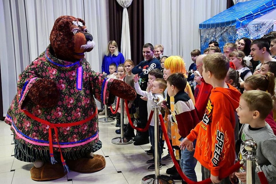    Новогодняя елка для детей. Источник: "Вечерний Барнаул"