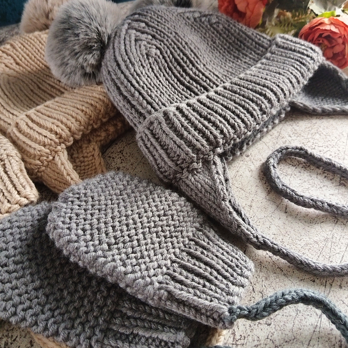 Шапочки с ушками из мериноса.