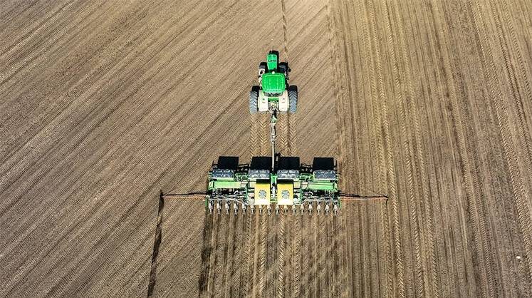    ЕКСЕЙ КОНОВАЛОВ/ТАСС В российские поля недокладывают удобрений