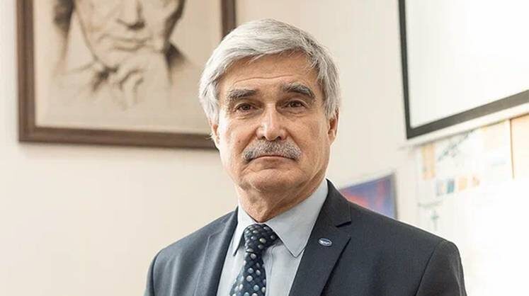    ОЛЕГ СЕРДЕЧНИКОВ Главный конструктор Виталий Нарышкин создал самолет XXI века