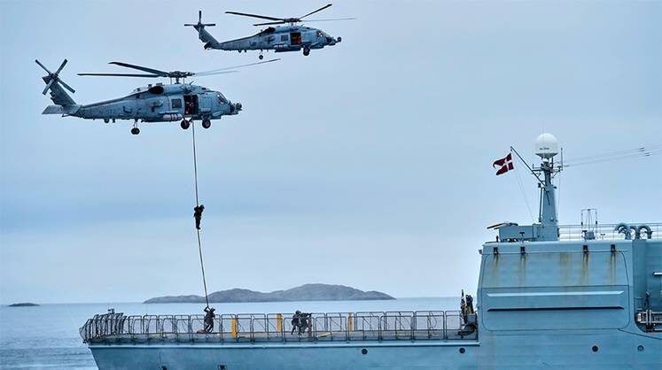    AP PHOTO/EBRAHIM NOROOZI В сентябре 2025 года Дания совместно с союзниками по НАТО провела в Гренландии крупнейшие за последние годы военные учения Arctic Light 2025