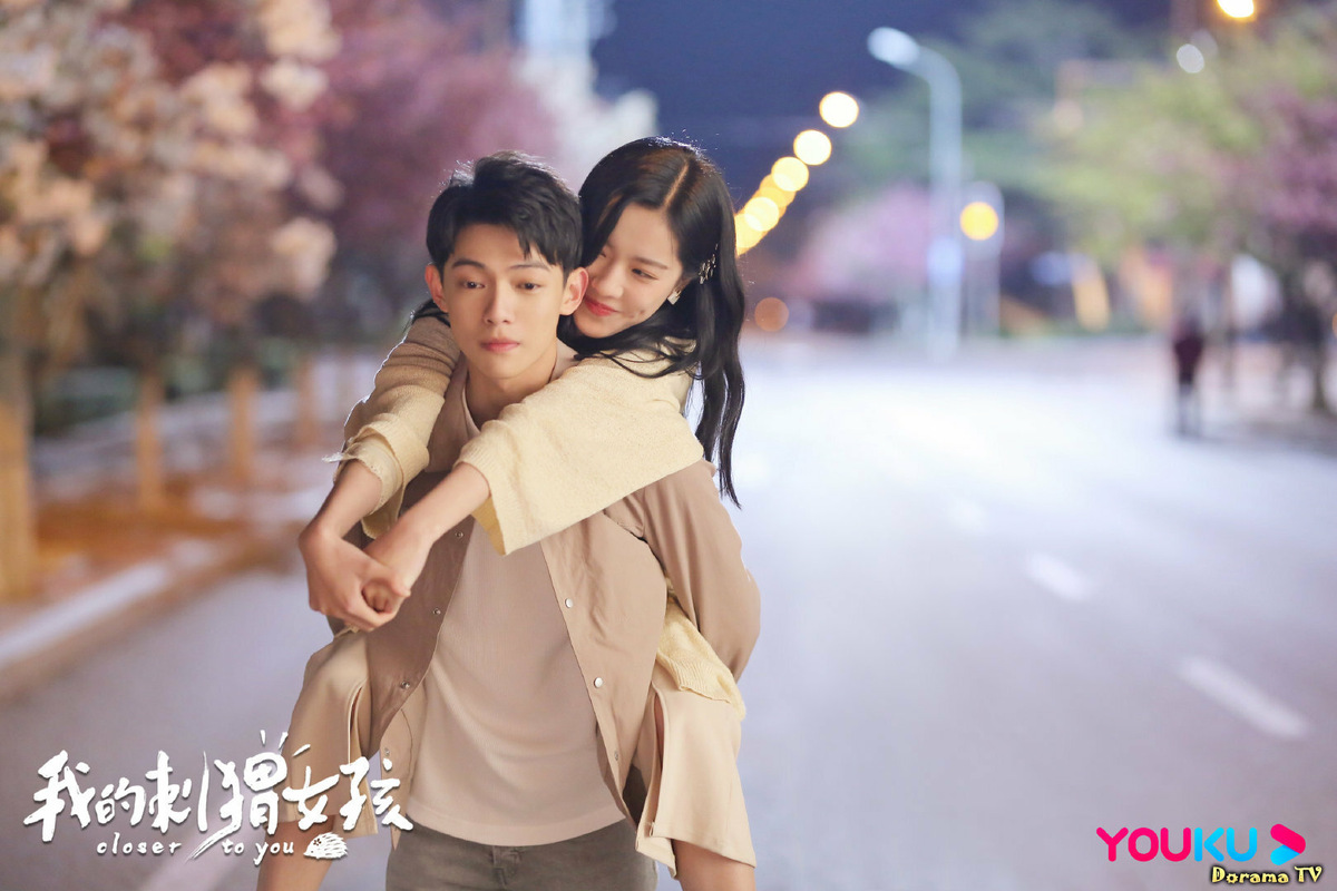 Давай тогда сделаем так. Если твоя жизнь будет темна, как беспросветная ночь, то я найду способ осветить её. Если пойдёт дождь, то я стану твоим зонтом. Если у тебя будет плохое настроение, то я стану твоим мешком для битья. Если ты заблудишься, и не сможешь найти дорогу домой, то стой на месте и не двигайся, потому что я обязательно найду тебя!

Цзин Хао
