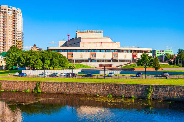 Ивановский драмтеатр, чистый конструктивизм. Казалось бы, что он забыл на Золотом кольце? Фото из библиотеки iStock.