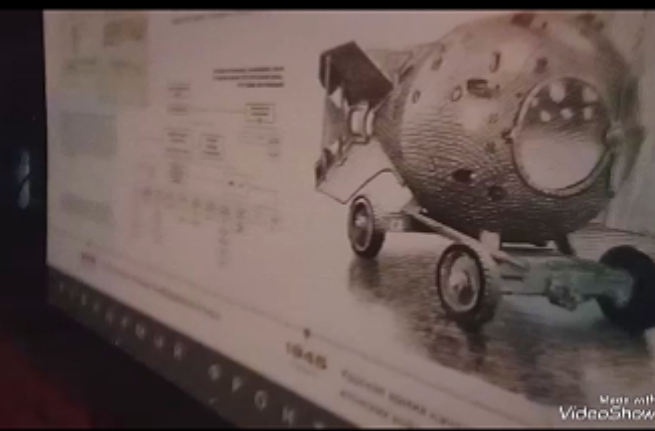 Архивное фото первой советской ядерной бомбы РДС-1 с уличного стенда по истории ядерного оружия в закрытом городе Росатома