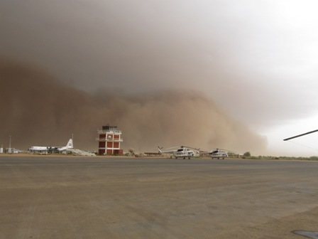 На фото: Думаю, природа ЧАДа и Судана мало чем отличается. Так идет хабуб – песчаная буря, характерная для зимнего времени года в Судане.