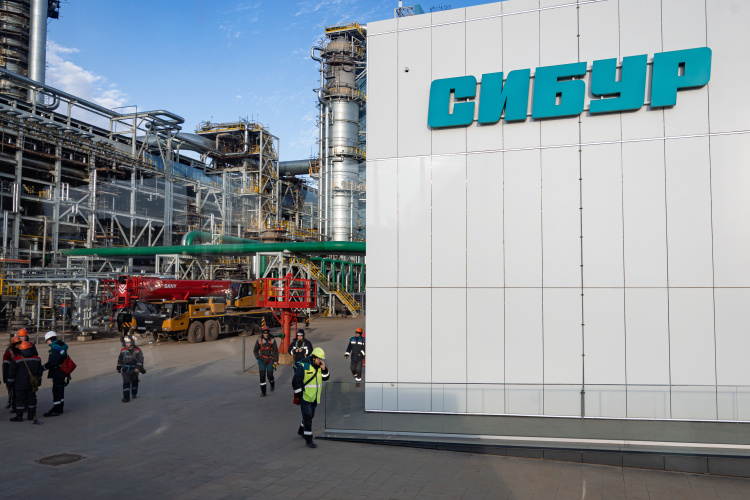    Юристы НКНХ пояснили, что ЭП-600 считается объектом опасным, а потому по закону исполнительная документация в каждом случае должна быть готова еще до завершения строительства.   
Фото: «БИЗНЕС Online»