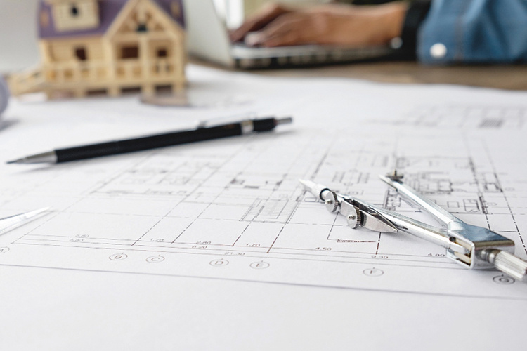    «Первый год возможна турбулентность: появится больше отказов в техпланах и приостановок регистрации — система начинает отсеивать дома, возведенные с отступлениями от норм».   
Фото: ru.freepik.com