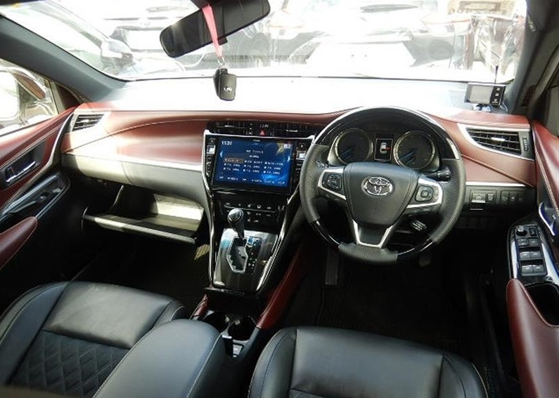 фото салона Тойота Харриер