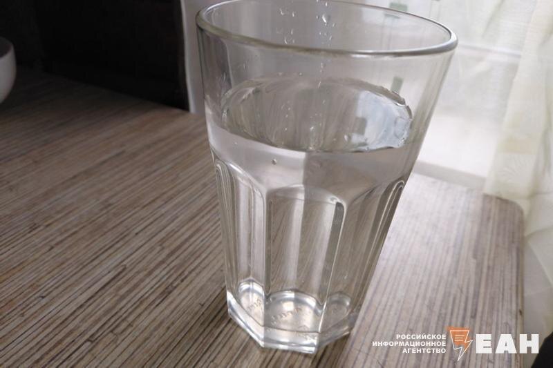    ЕАН. Стакан воды