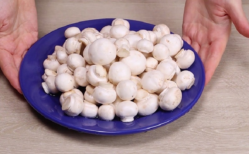 Маринованные шампиньоны за 10 минут: быстрая закуска для любого случая