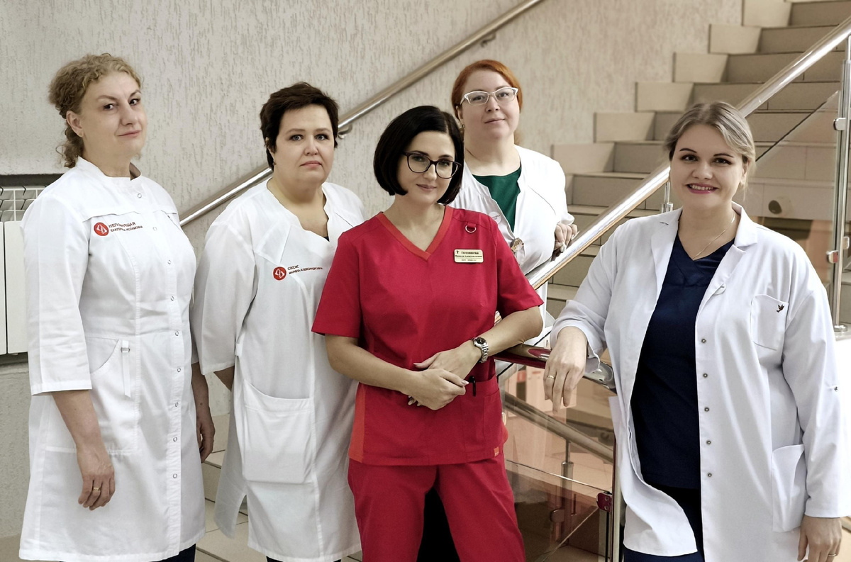 В команде Новосибирского НИИТО трудятся пять врачей-неврологов. На фото слева направо: Екатерина Непомнящая, Марина Скок, Марина Головнева, Екатерина Куропатова и Анастасия Стрельникова