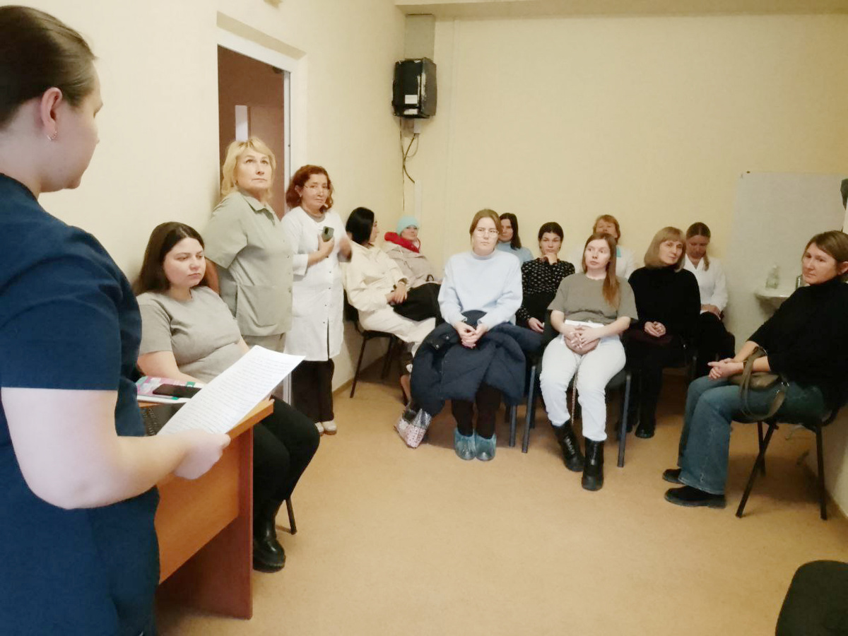 Женщины пообщались с врачом-акушером-гинекологом