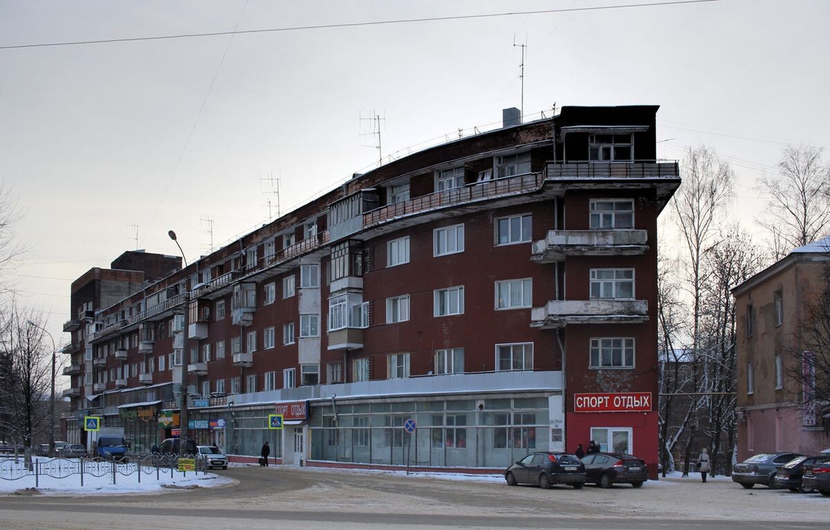 Это один из памятников советского конструктивизма! Фото с Викисклада: https://commons.wikimedia.org/wiki/File:Дом-корабль_1.jpg