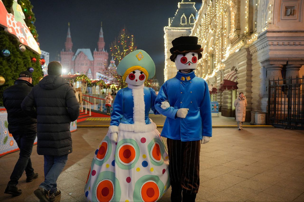    На Красной площади открылся каток в стиле дымковской игрушки