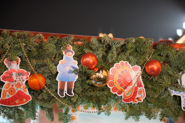    На Красной площади открылся каток в стиле дымковской игрушки