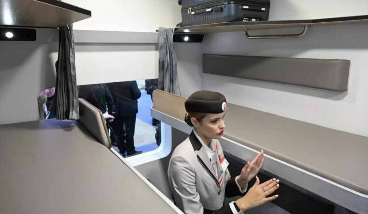     Новые пассажирские вагоны. Источник: ria.ru Автор фото: Максим Блинов