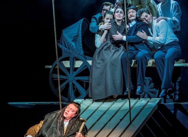 Мрачные будни господ Головлёвых: роман Салтыкова-Щедрина на сцене Рязанского театра юного зрителя