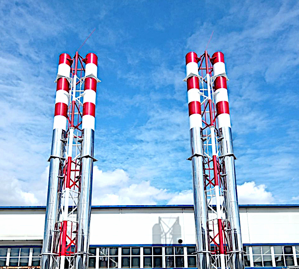 4 дымовые трубы высотой 18 метров, закреплены на металлических трехгранных опорах, производство Уральский завод дымовых труб "Модуль"