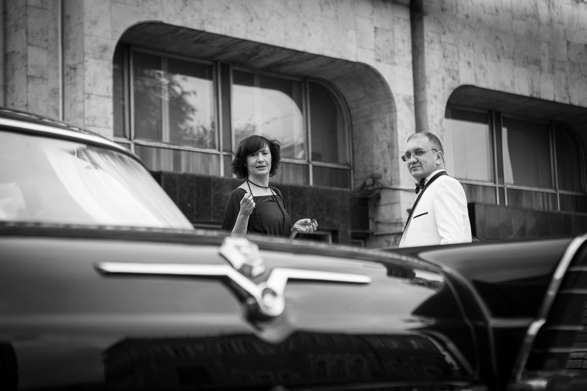 Наша свадьба. "Чайка", прическа, платье, бусы - все из 1970-х. Здание ТАСС как образец архитектуры той поры