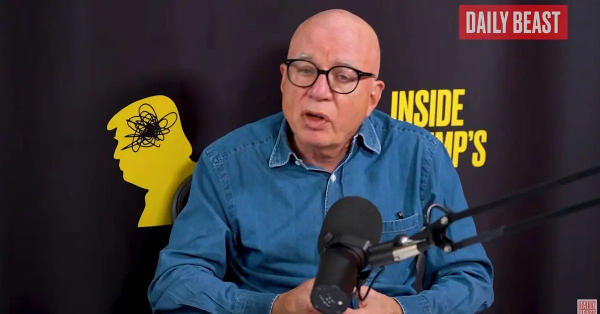 Вулфф заявил, что причиной «переполоха» стало то, что Трамп ел в постели, а не в столовой Белого дома.