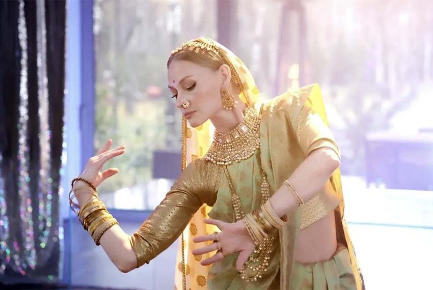 В последней работе Светланы - фильме "Жемчуг" (2025) ей явно пригодились ее танцевальные навыки