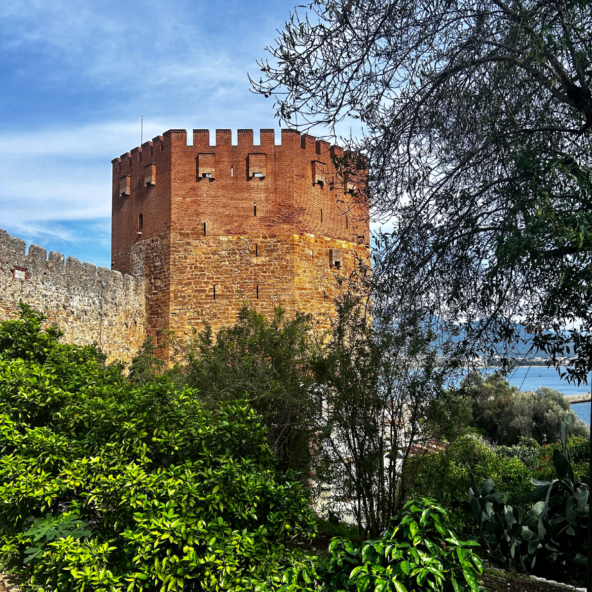 Башня Кызыл Куле.