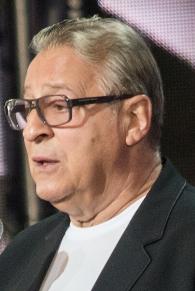 Геннадий Викторович Хазанов (род. 1 декабря 1945, Москва, СССР) — советский и российский артист эстрады, актёр театра, кино, телевидения и озвучивания, телеведущий, общественный деятель; народный артист РСФСР (1991), лауреат Государственной премии Российской Федерации (1996). Полный кавалер ордена «За заслуги перед Отечеством». С 1997 года — художественный руководитель Московского театра эстрады