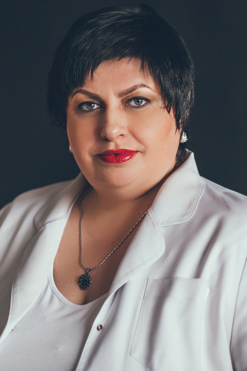 Врач-гинеколог  Виктория Ловцева: "Как показывает практика, женщины, которые в 20 - 25 лет  говорят, что вообще не хотят рожать, к 40 годам все равно осознают, что хотят  стать матерью, но это бывает уже непросто даже с помощью ЭКО". Фото:  предоставлено Викторией Ловцевой