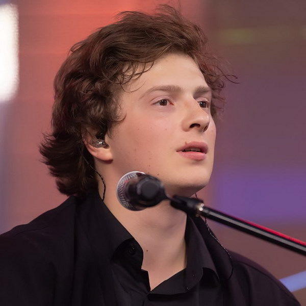     «Бонд с кнопкой» даст стадионный концерт через год