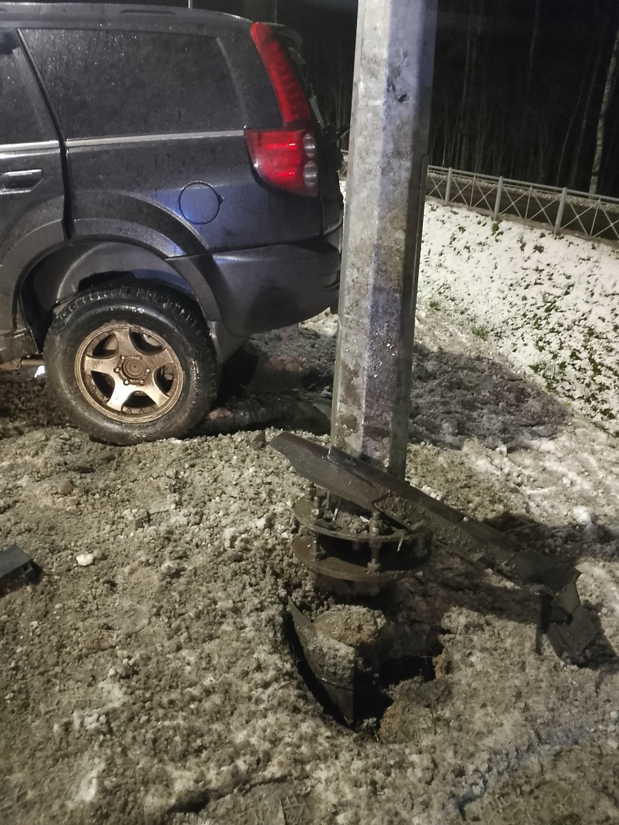    Пьяный водитель устроил ДТП на Лососинском шоссе в Петрозаводске© Госавтоинспекция по Петрозаводску