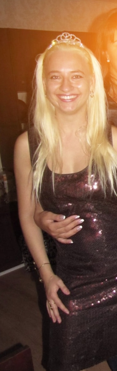 То время, подругу не стала светить.