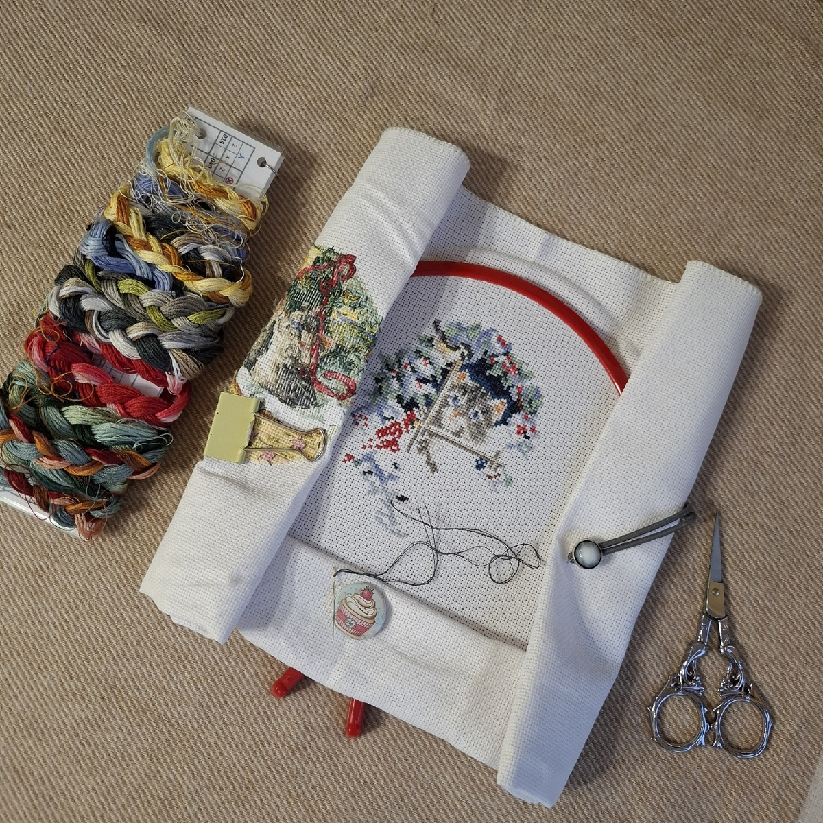 После равномерки вышивать на Аиде непривычно. Чтобы процесс двигался интенсивнее, я залипла на сериал своей юности "Ранетки". Это может показаться странным, но обожаю сериалы, которые когда-то шли на СТС :D