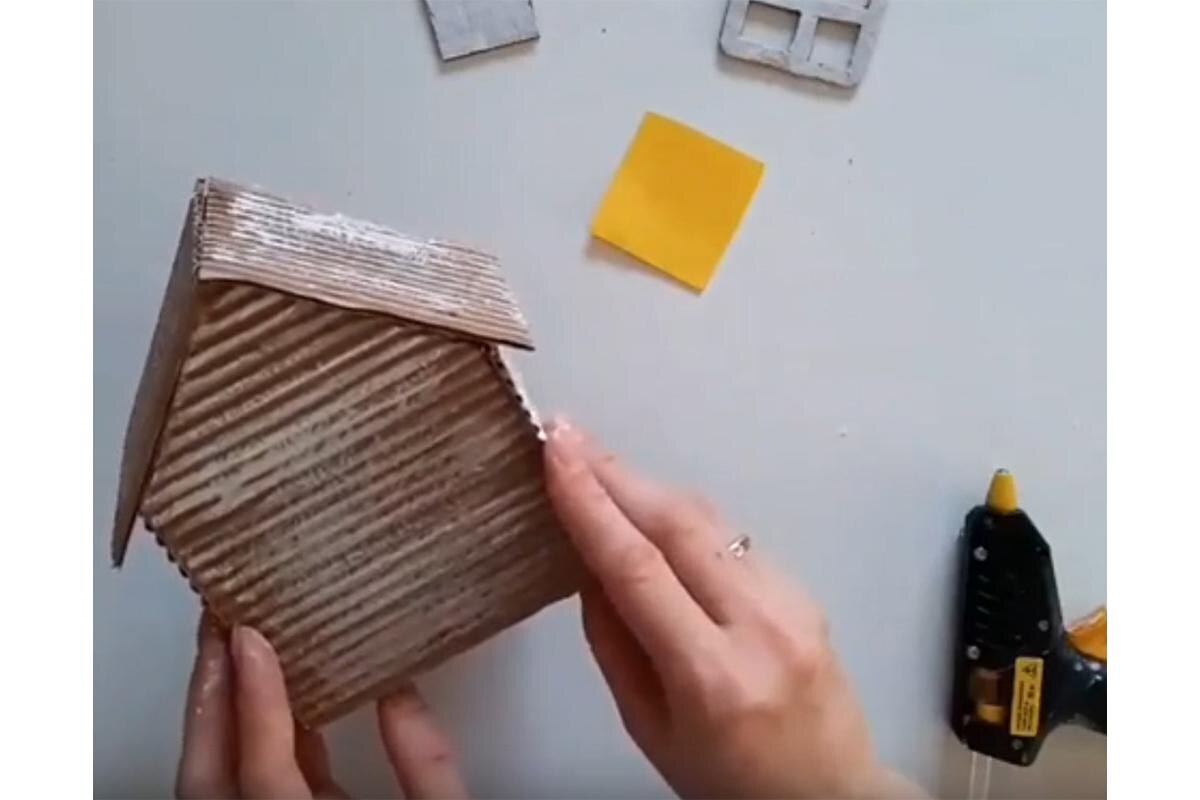 Поделки Идеи в детский сад и школу / VK📷Как сделать новогодний домик из картона