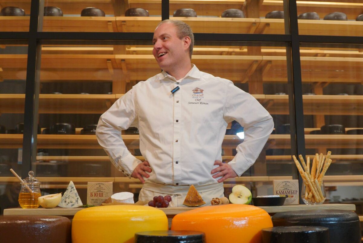 Шеф ресторана Chalet River Club Роман Семенов