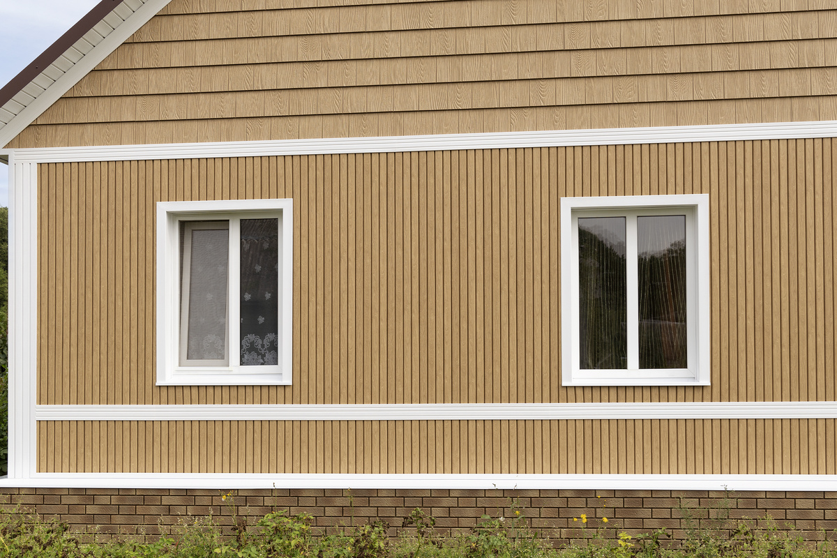 Дом с комбинацией винилового сайдинга