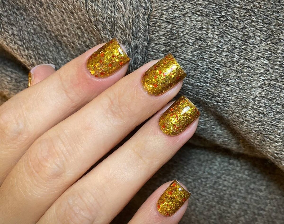 Оттенок 061 CN Club "Сияние - красное золото".