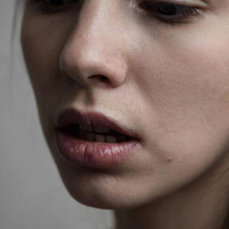 Как справиться с сухостью губ