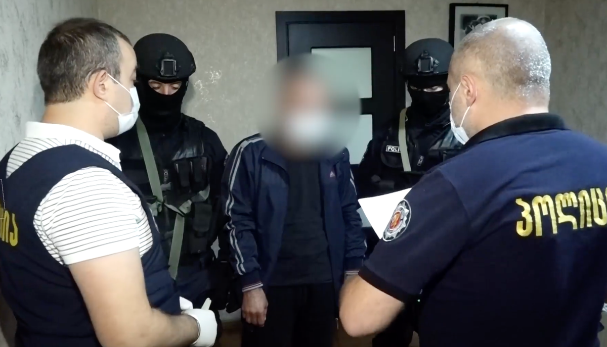 Арест подозреваемого.