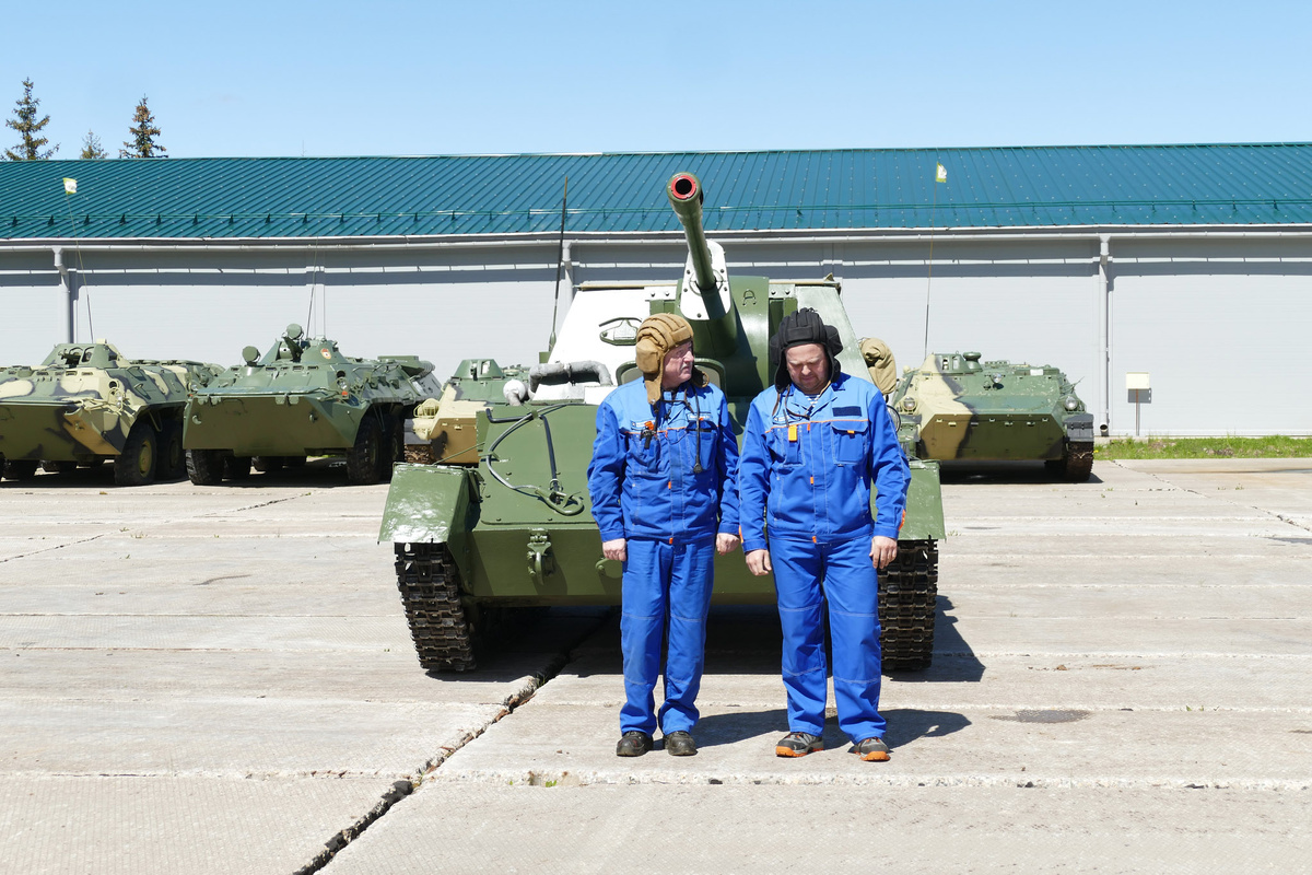 Отдел реставрации, который занимался машиной.