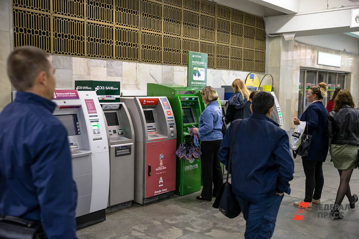 В 2000 году зарплаты различались в 34 раза.  Фото: Евгений Поторочин